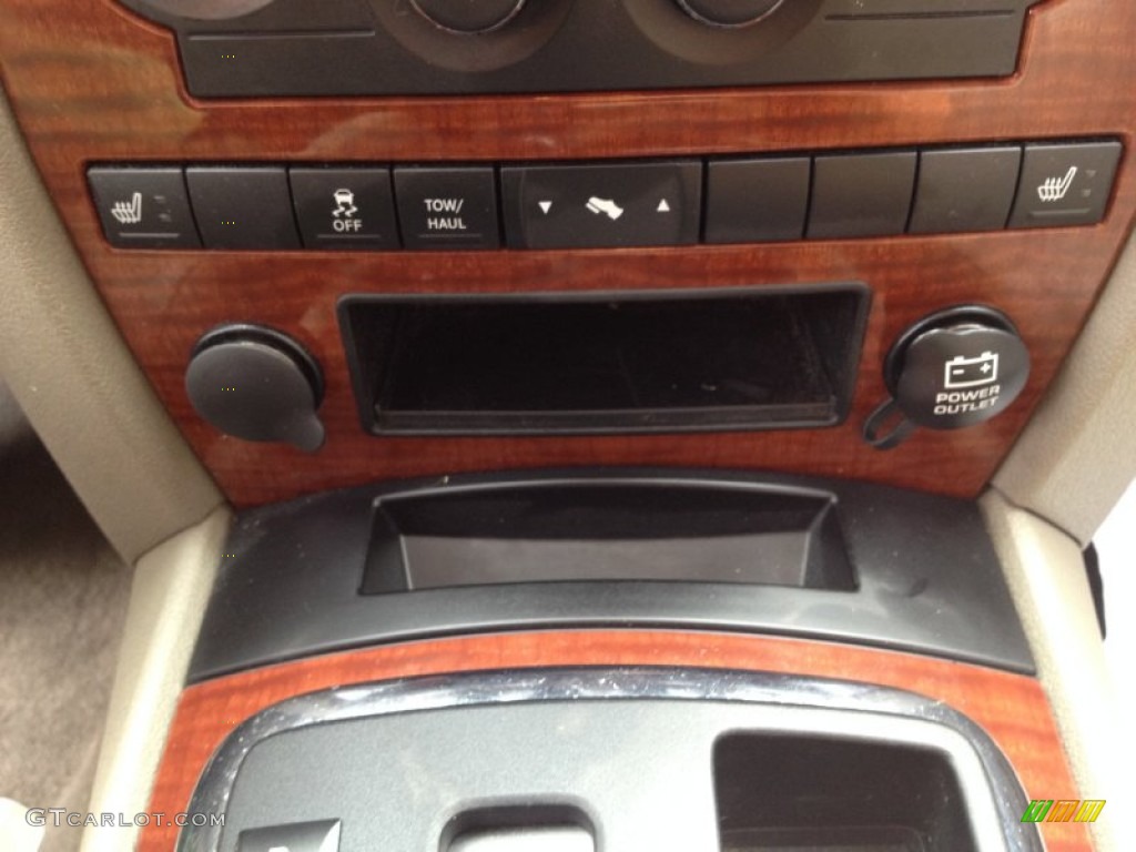 2005 Grand Cherokee Limited 4x4 - Dark Khaki Pearl / Dark Khaki/Light Graystone photo #27