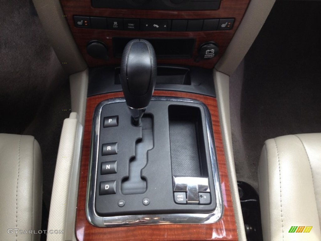 2005 Grand Cherokee Limited 4x4 - Dark Khaki Pearl / Dark Khaki/Light Graystone photo #30