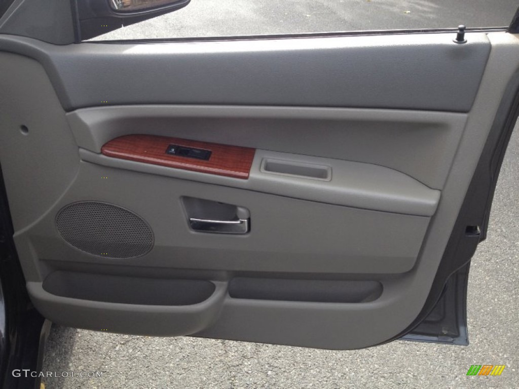 2005 Grand Cherokee Limited 4x4 - Dark Khaki Pearl / Dark Khaki/Light Graystone photo #37