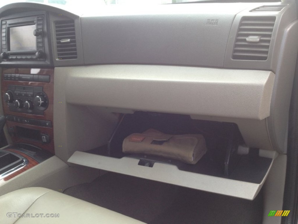 2005 Grand Cherokee Limited 4x4 - Dark Khaki Pearl / Dark Khaki/Light Graystone photo #40