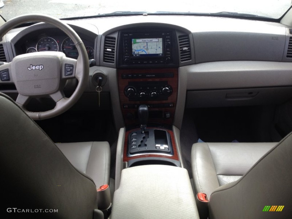 2005 Grand Cherokee Limited 4x4 - Dark Khaki Pearl / Dark Khaki/Light Graystone photo #48