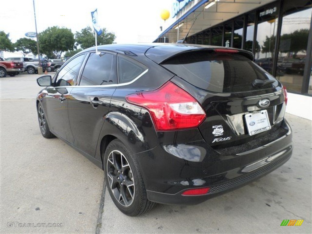 2012 Focus Titanium 5-Door - Black / Tuscany Red Leather photo #3