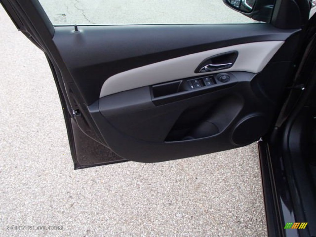 2014 Cruze LS - Tungsten Metallic / Jet Black/Medium Titanium photo #11