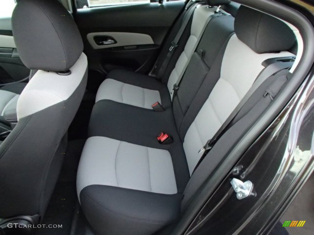 2014 Cruze LS - Tungsten Metallic / Jet Black/Medium Titanium photo #12