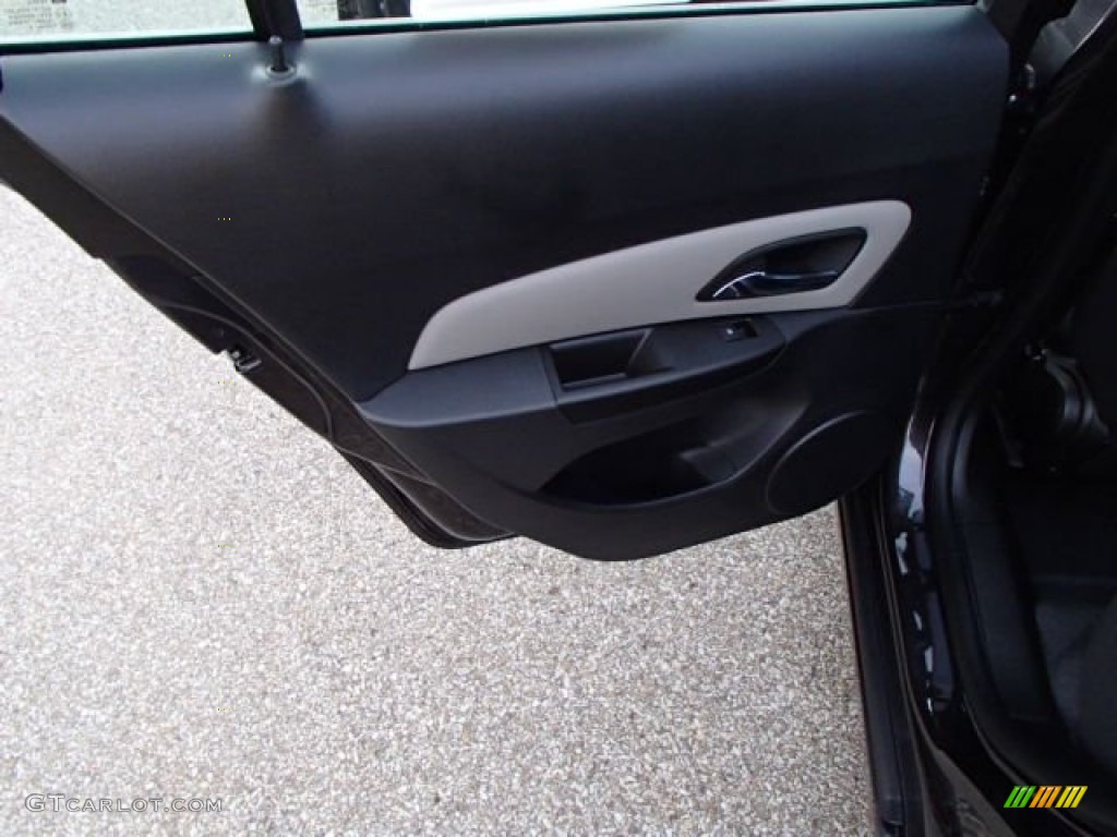 2014 Cruze LS - Tungsten Metallic / Jet Black/Medium Titanium photo #13