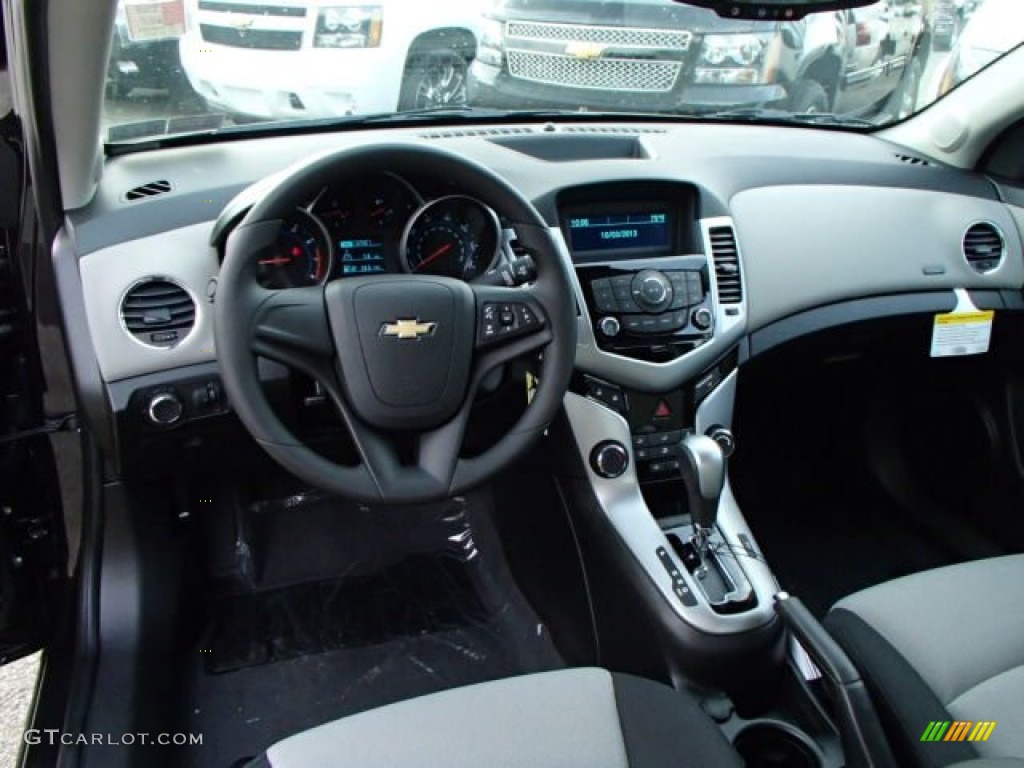 2014 Cruze LS - Tungsten Metallic / Jet Black/Medium Titanium photo #14