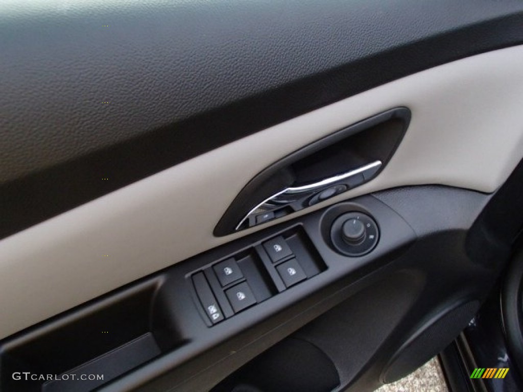 2014 Cruze LS - Tungsten Metallic / Jet Black/Medium Titanium photo #15