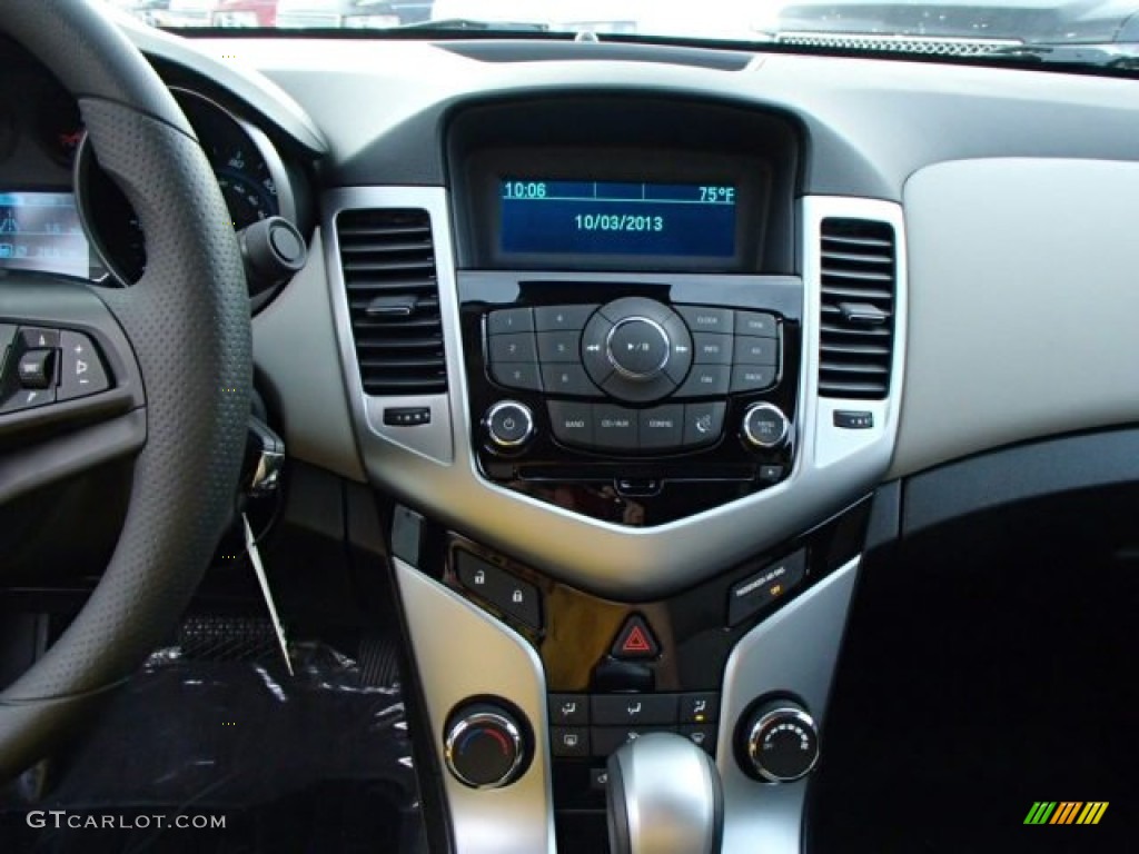 2014 Cruze LS - Tungsten Metallic / Jet Black/Medium Titanium photo #16