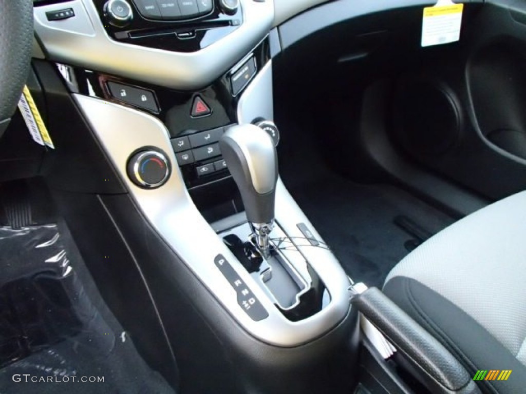 2014 Cruze LS - Tungsten Metallic / Jet Black/Medium Titanium photo #17