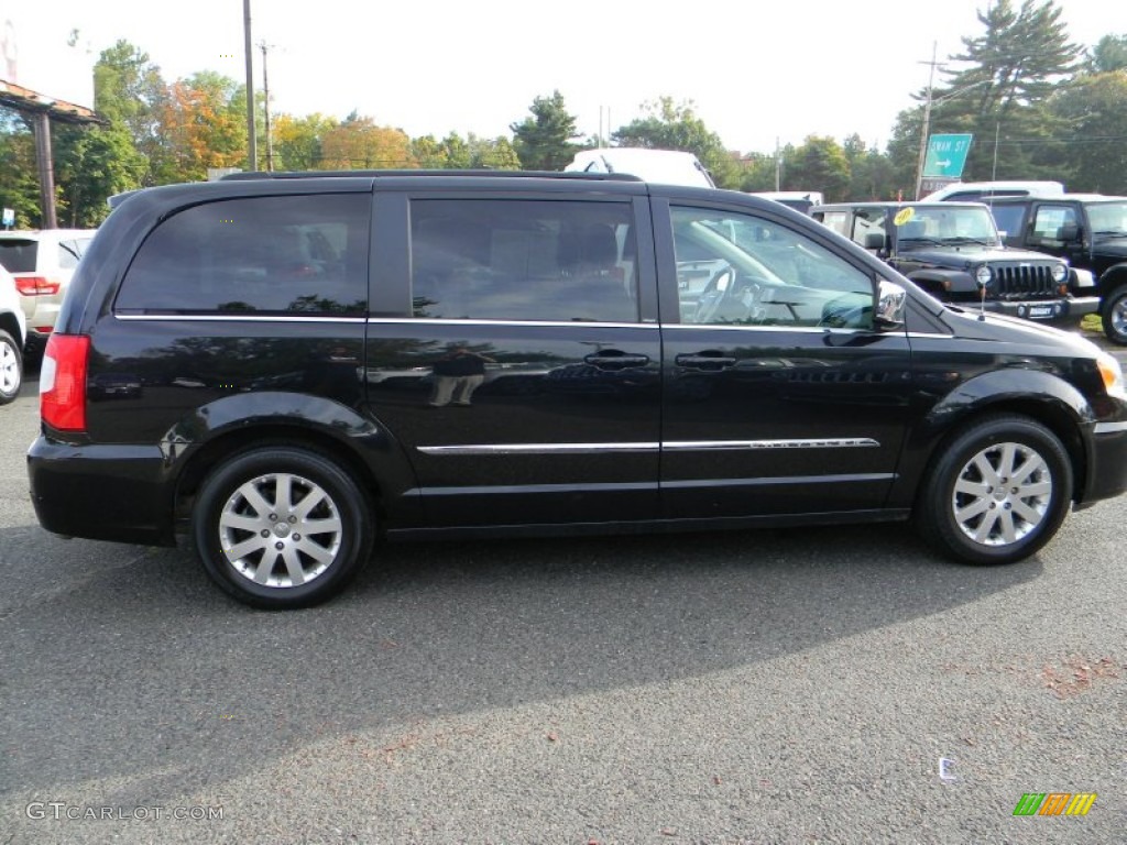 2011 Town & Country Touring - L - Brilliant Black Crystal Pearl / Black/Light Graystone photo #7
