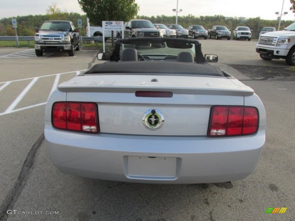 2007 Mustang V6 Deluxe Convertible - Satin Silver Metallic / Dark Charcoal photo #10