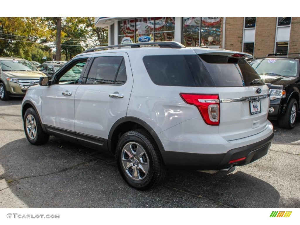 2013 Explorer 4WD - Oxford White / Medium Light Stone photo #3