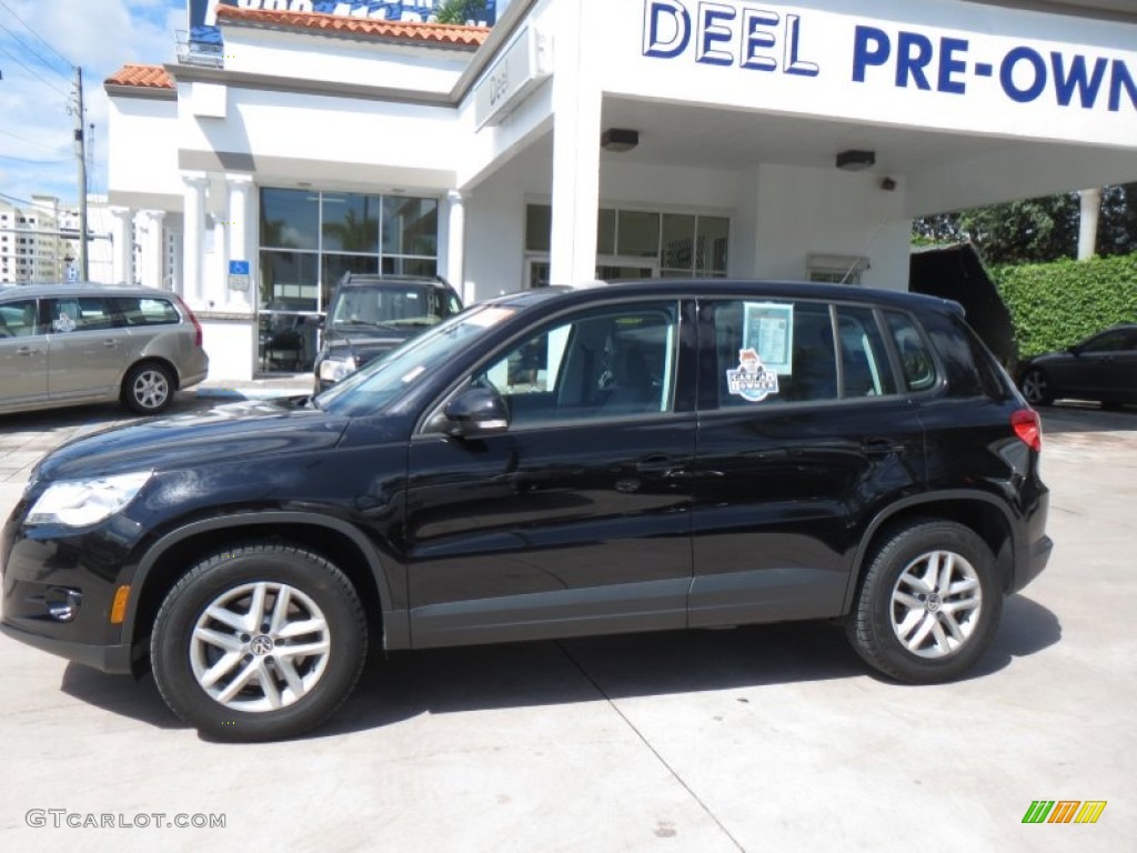 2011 Tiguan S - Deep Black Metallic / Clay Gray photo #2