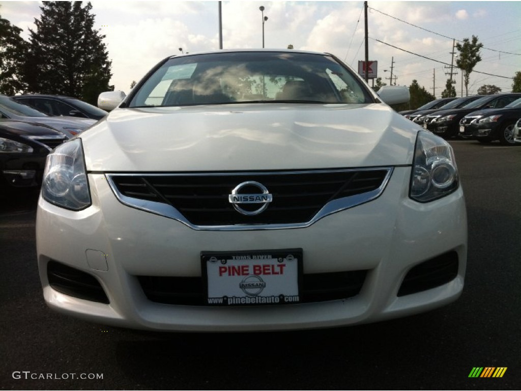 2010 Altima 2.5 S Coupe - Winter Frost White / Blond photo #2