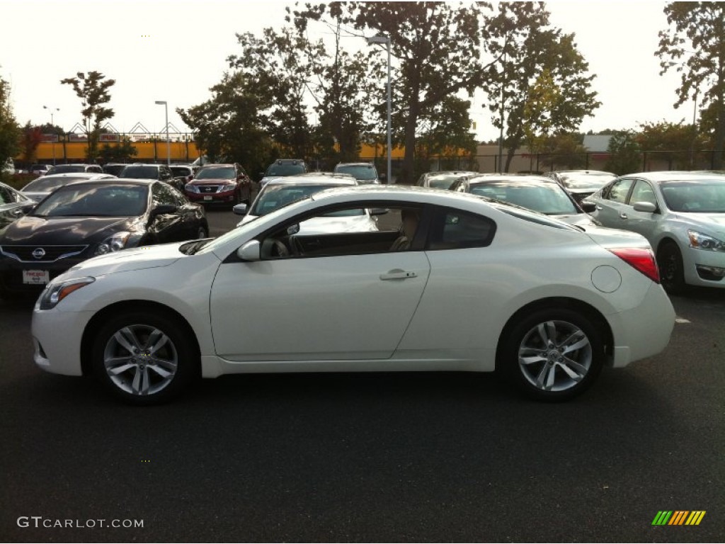 2010 Altima 2.5 S Coupe - Winter Frost White / Blond photo #4