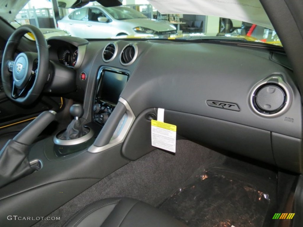 2014 Dodge SRT Viper Coupe Black Dashboard Photo #86459553