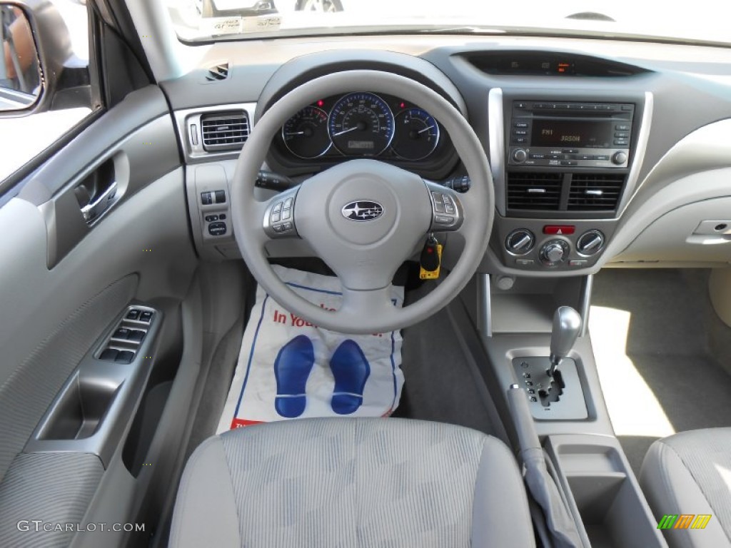 2010 Forester 2.5 X Premium - Steel Silver Metallic / Platinum photo #19