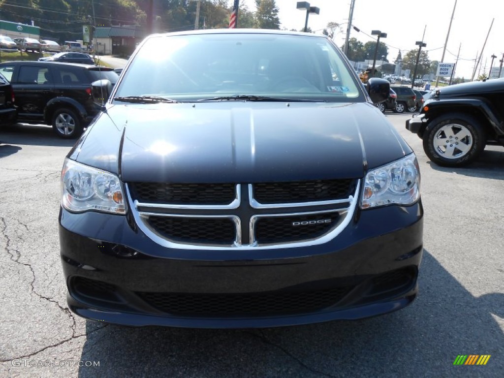 2011 Grand Caravan Mainstreet - Blackberry Pearl / Black/Light Graystone photo #2