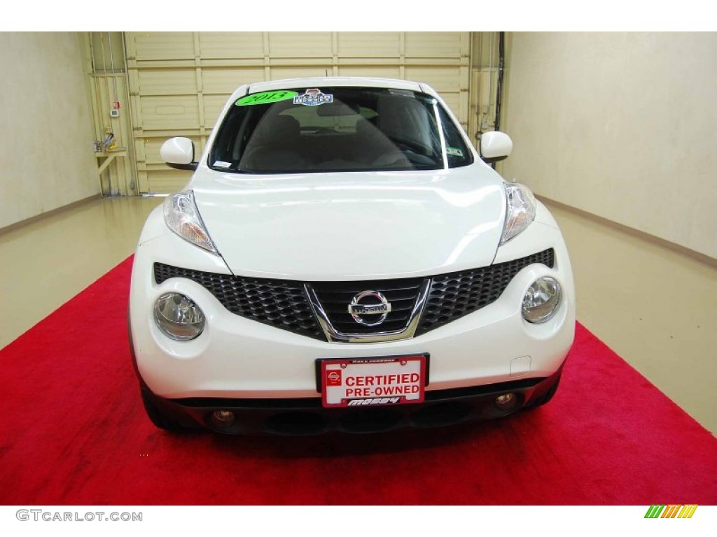 2013 Juke SL - Pearl White / Black/Red/Red Trim photo #2