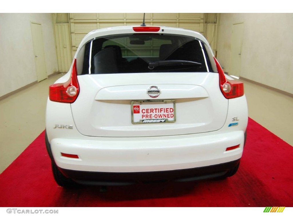 2013 Juke SL - Pearl White / Black/Red/Red Trim photo #5