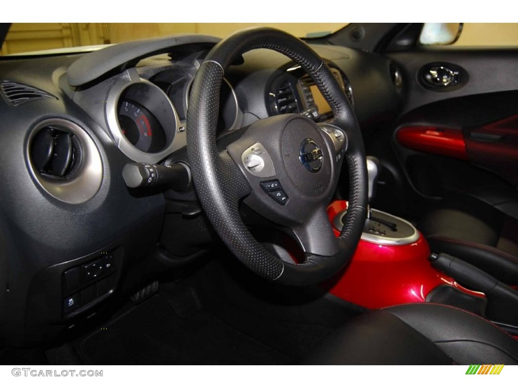 2013 Juke SL - Pearl White / Black/Red/Red Trim photo #11