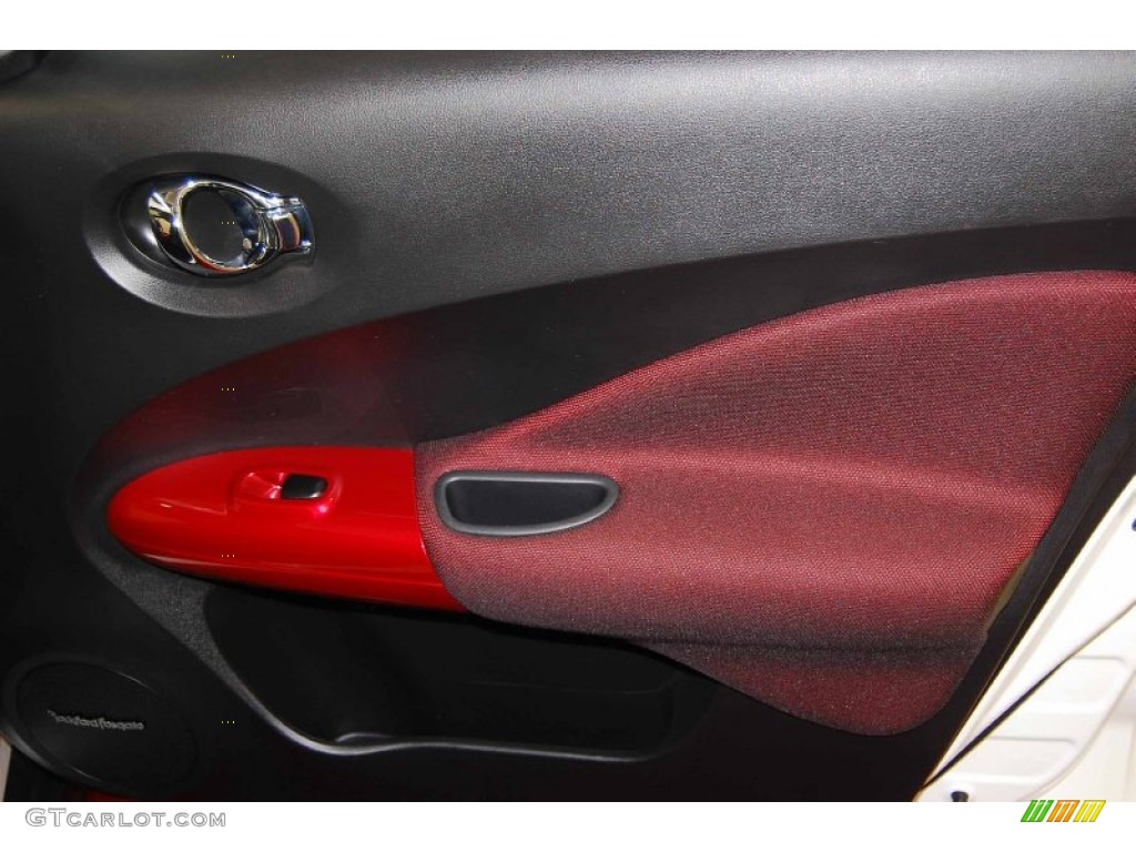 2013 Juke SL - Pearl White / Black/Red/Red Trim photo #19