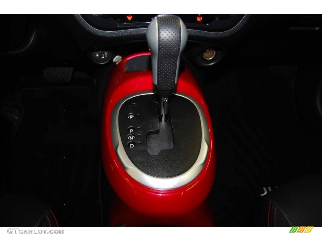 2013 Juke SL - Pearl White / Black/Red/Red Trim photo #22
