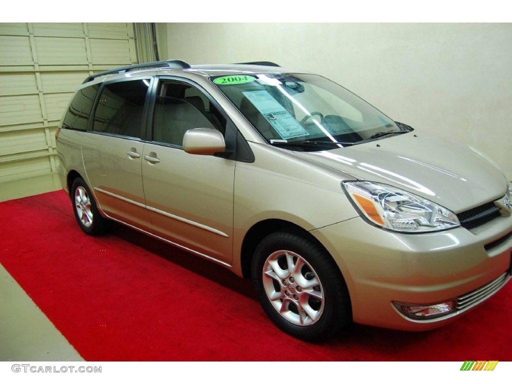 2004 Sienna XLE - Desert Sand Mica / Fawn Beige photo #1