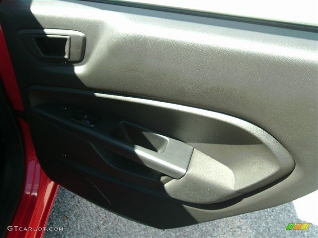 2013 Fiesta SE Hatchback - Race Red / Charcoal Black photo #8