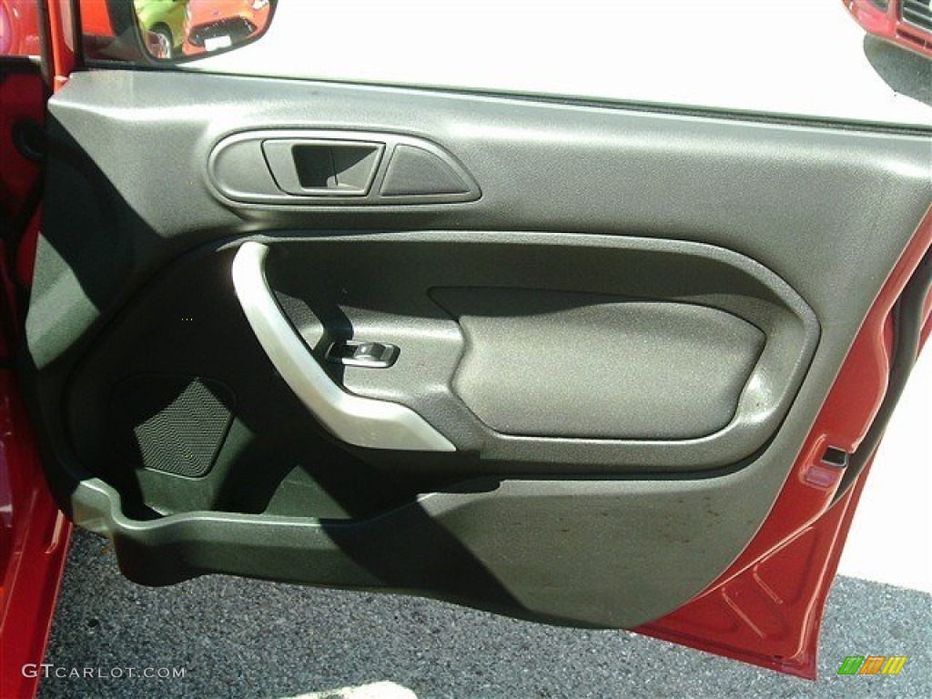 2013 Fiesta SE Hatchback - Race Red / Charcoal Black photo #10