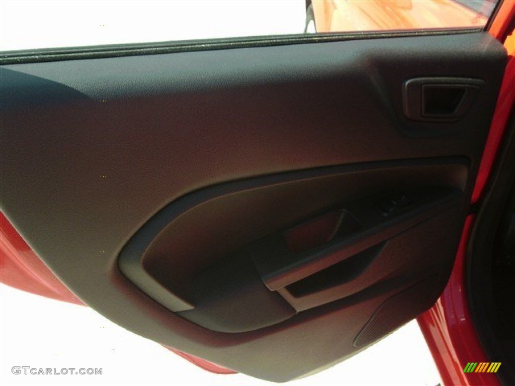2013 Fiesta SE Hatchback - Race Red / Charcoal Black photo #13