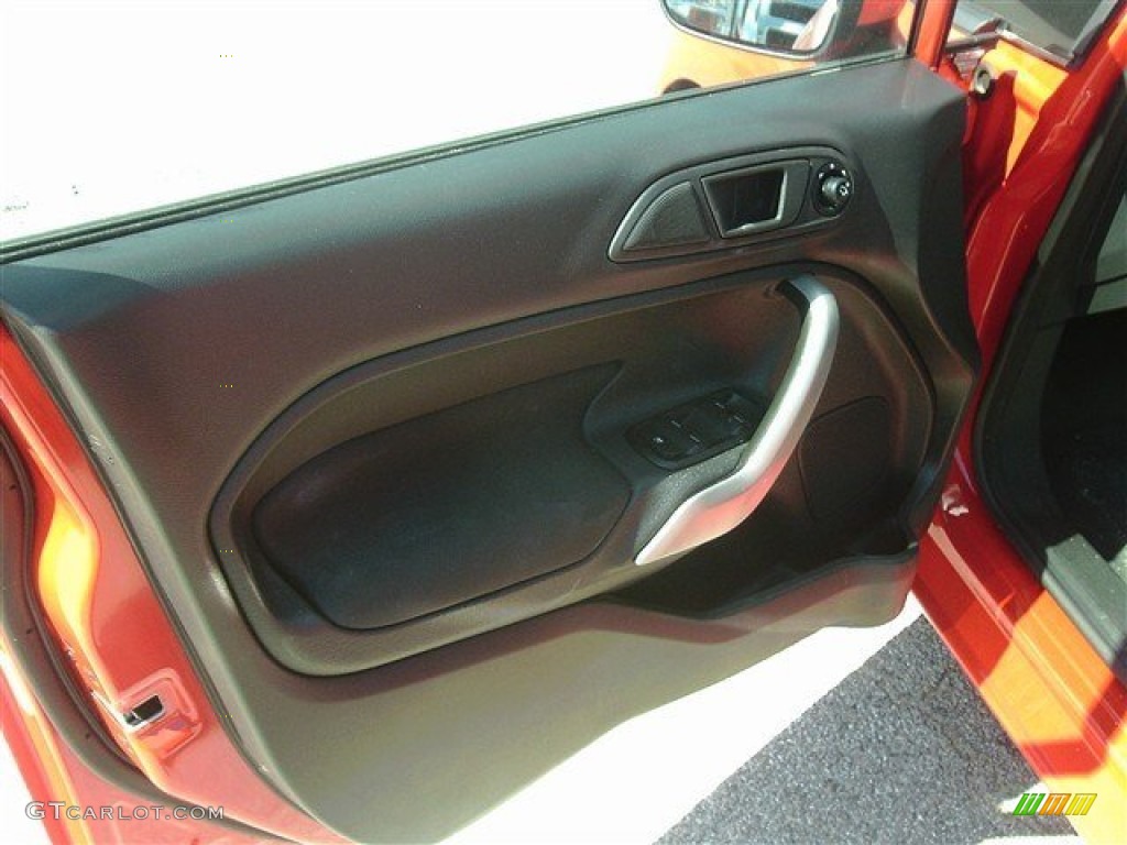 2013 Fiesta SE Hatchback - Race Red / Charcoal Black photo #14
