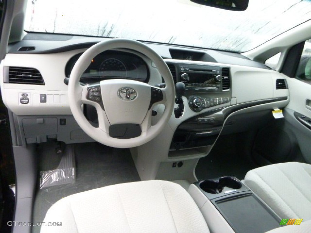 Light Gray Interior 2014 Toyota Sienna LE Photo #86481623