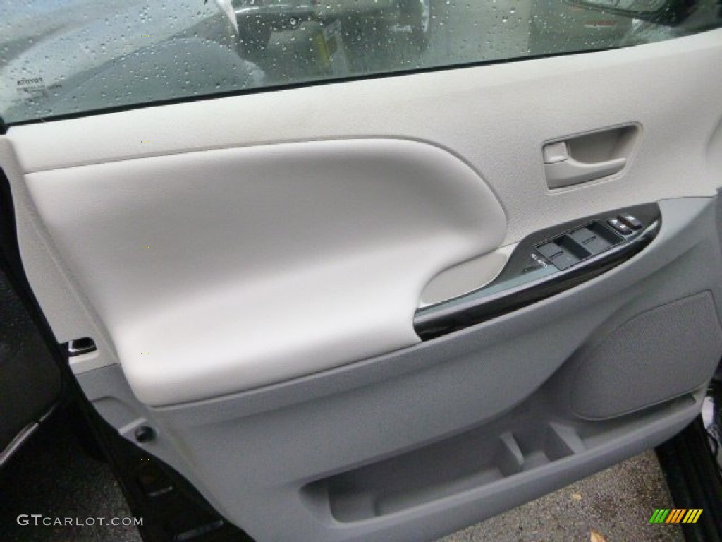 2014 Toyota Sienna LE Light Gray Door Panel Photo #86481645