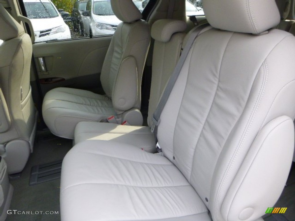 Light Gray Interior 2014 Toyota Sienna XLE Photo #86483421