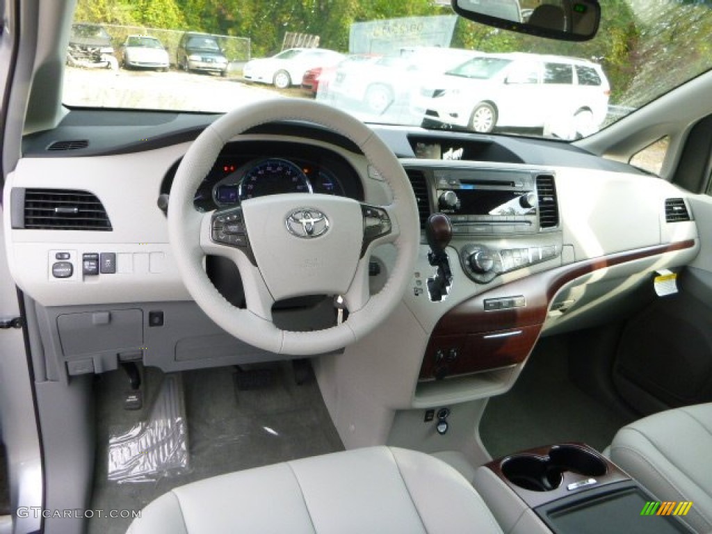 Light Gray Interior 2014 Toyota Sienna XLE Photo #86483466