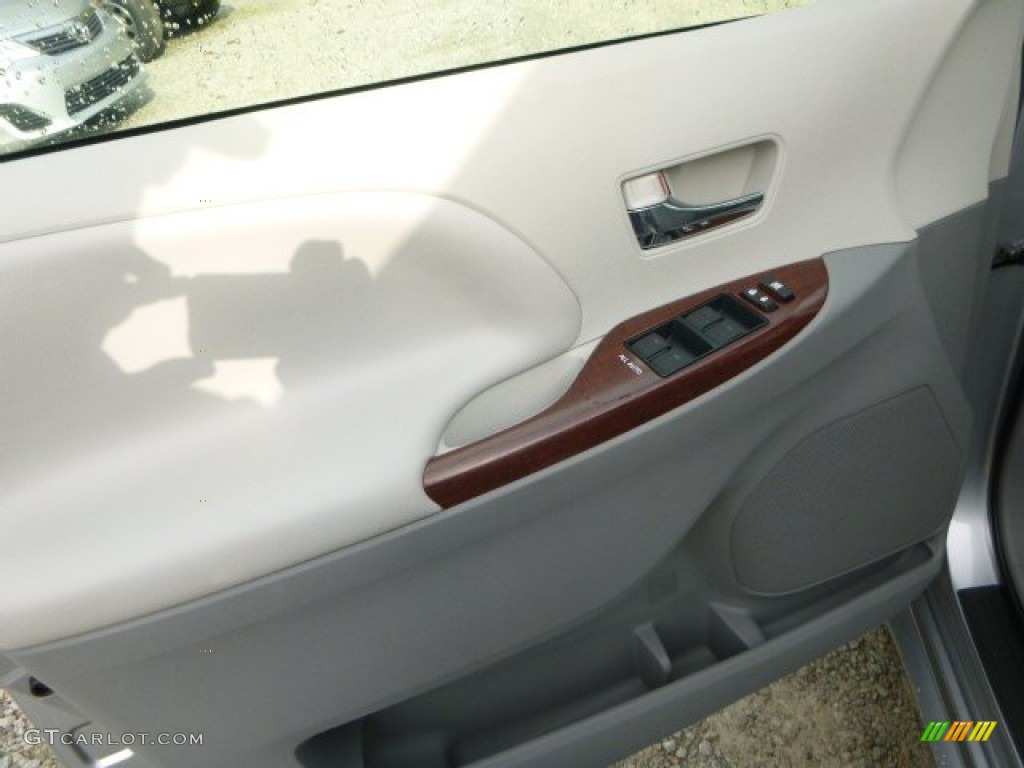 2014 Sienna XLE - Silver Sky Metallic / Light Gray photo #14