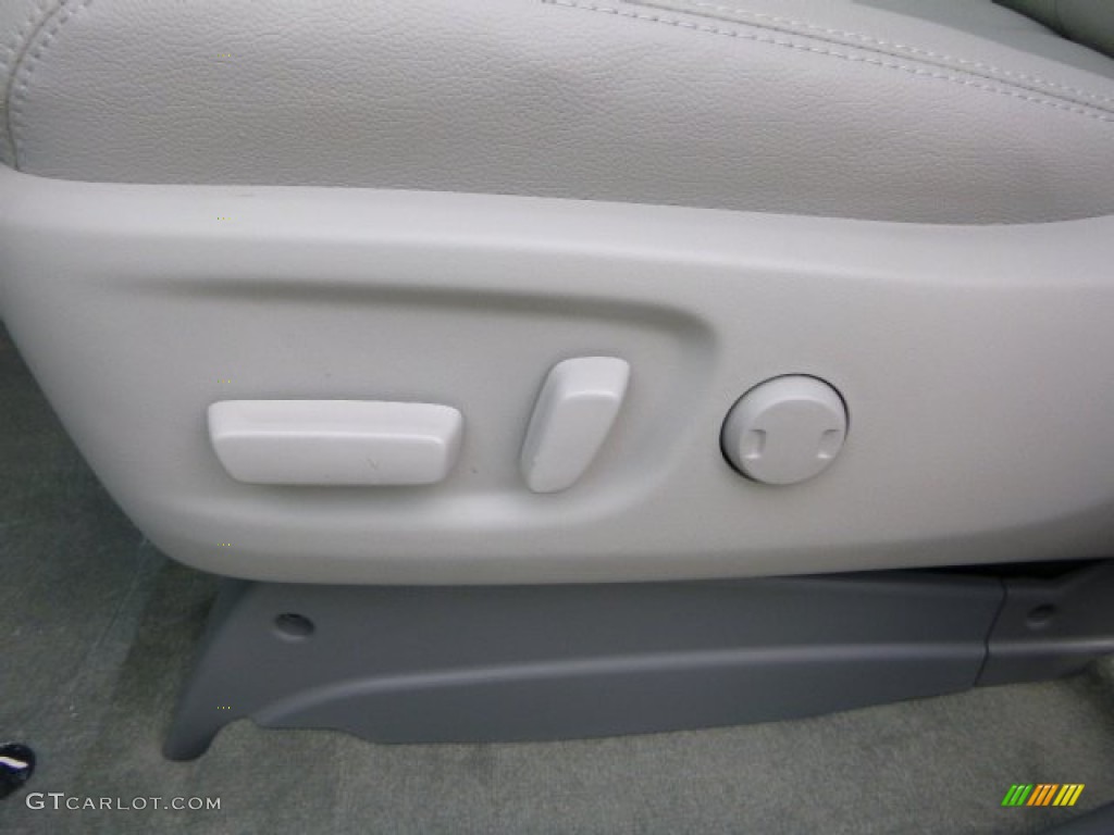 2014 Sienna XLE - Silver Sky Metallic / Light Gray photo #15