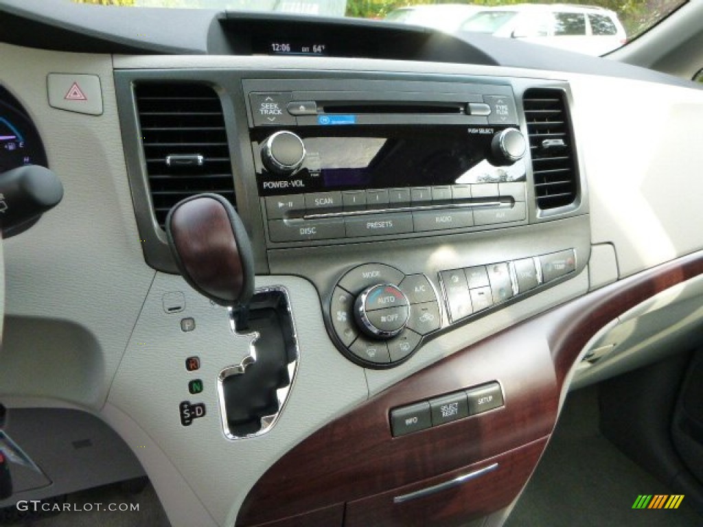 2014 Toyota Sienna XLE Light Gray Dashboard Photo #86483570