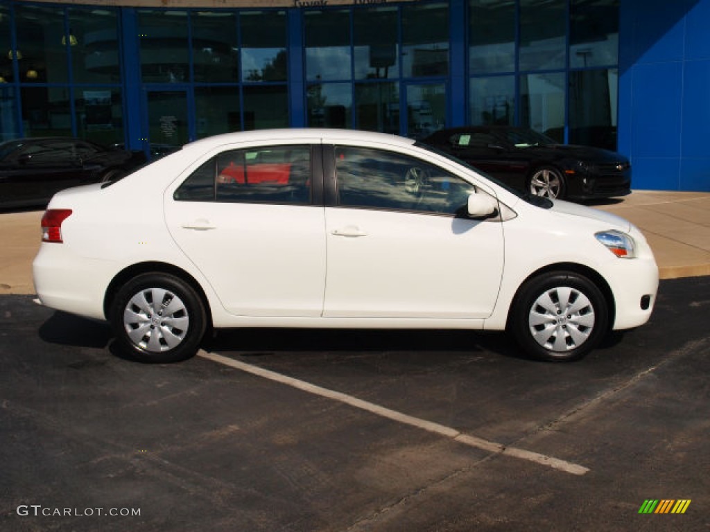 Super White Toyota Yaris