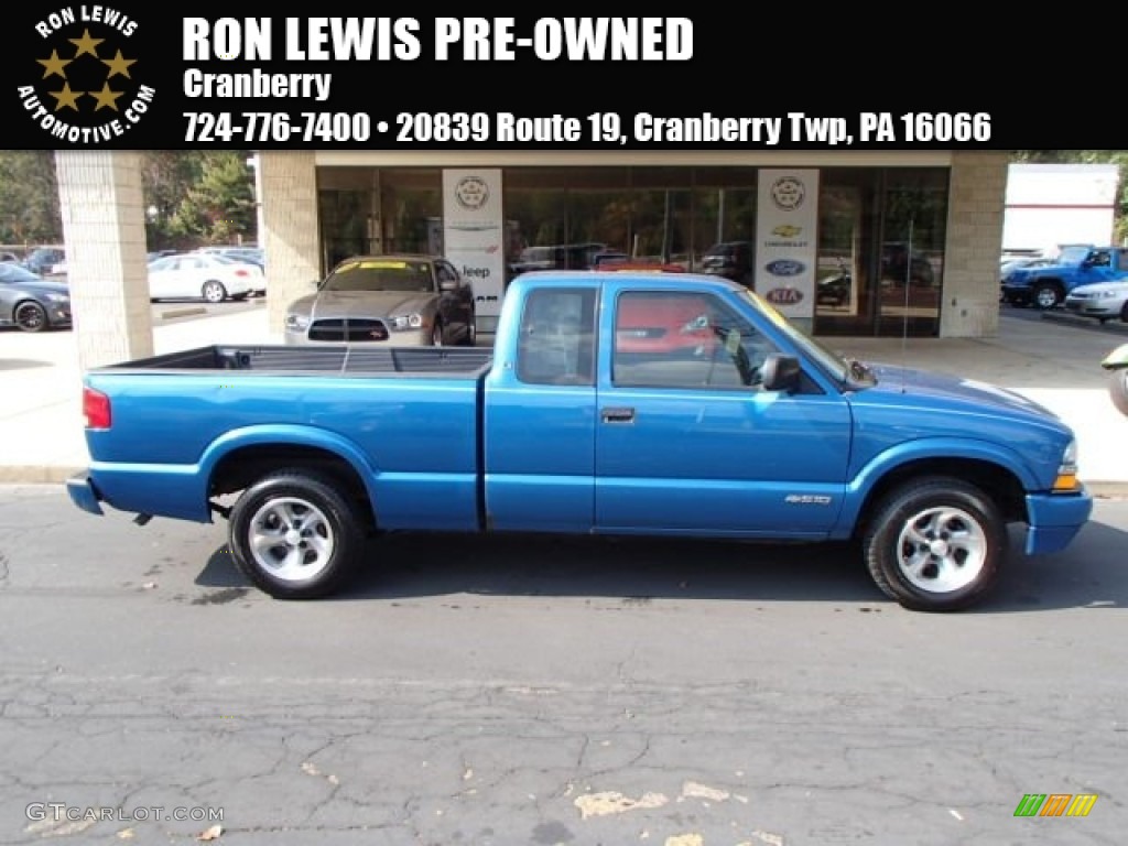 2000 S10 LS Extended Cab - Space Blue Metallic / Graphite photo #1