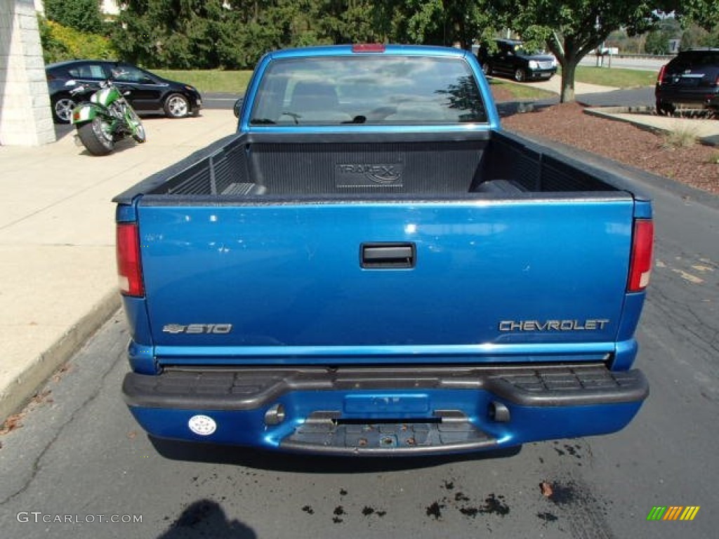 2000 S10 LS Extended Cab - Space Blue Metallic / Graphite photo #7