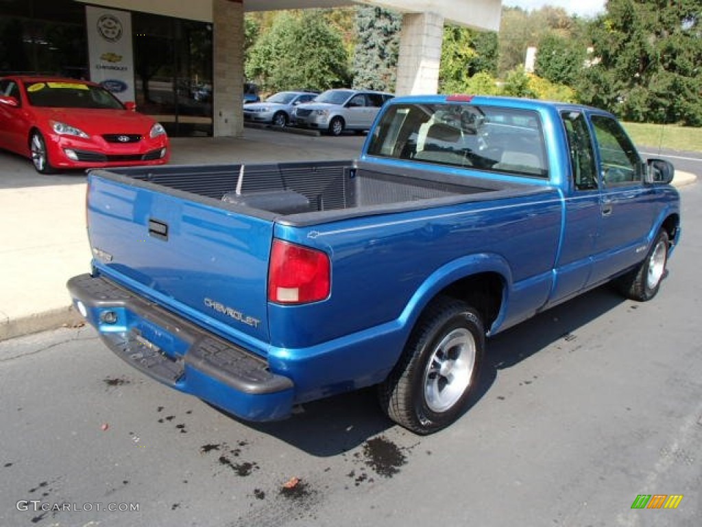 2000 S10 LS Extended Cab - Space Blue Metallic / Graphite photo #8