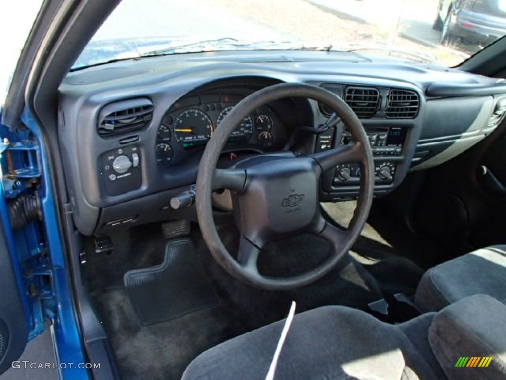2000 S10 LS Extended Cab - Space Blue Metallic / Graphite photo #13