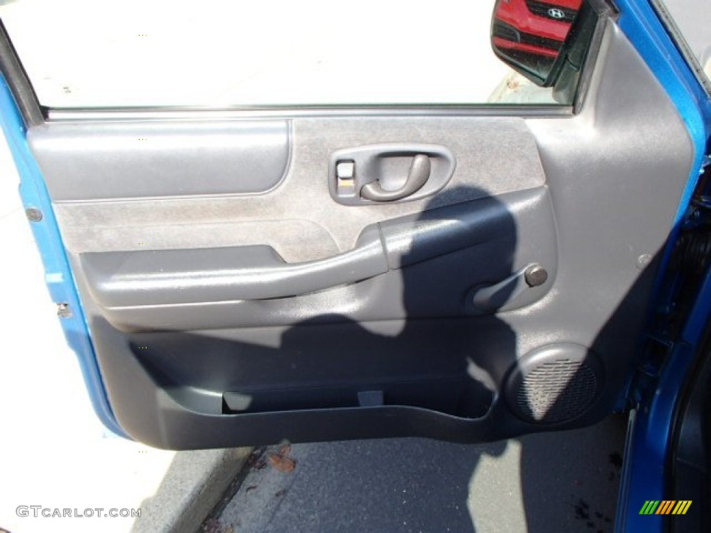 2000 S10 LS Extended Cab - Space Blue Metallic / Graphite photo #14