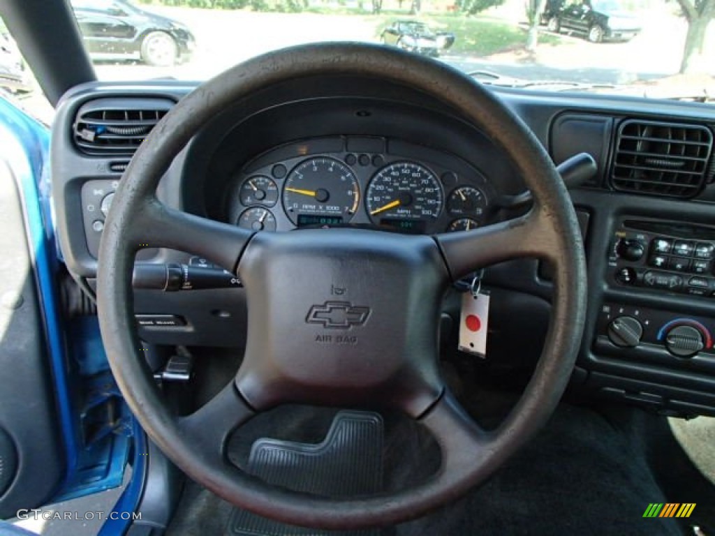 2000 S10 LS Extended Cab - Space Blue Metallic / Graphite photo #17