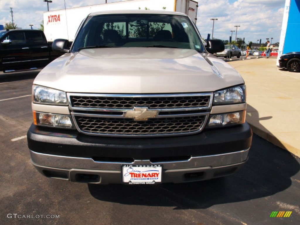 2005 Silverado 2500HD LS Extended Cab 4x4 - Sandstone Metallic / Dark Charcoal photo #8