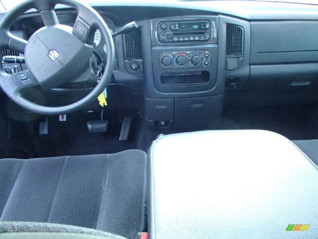 2004 Ram 2500 SLT Quad Cab 4x4 - Black / Dark Slate Gray photo #14