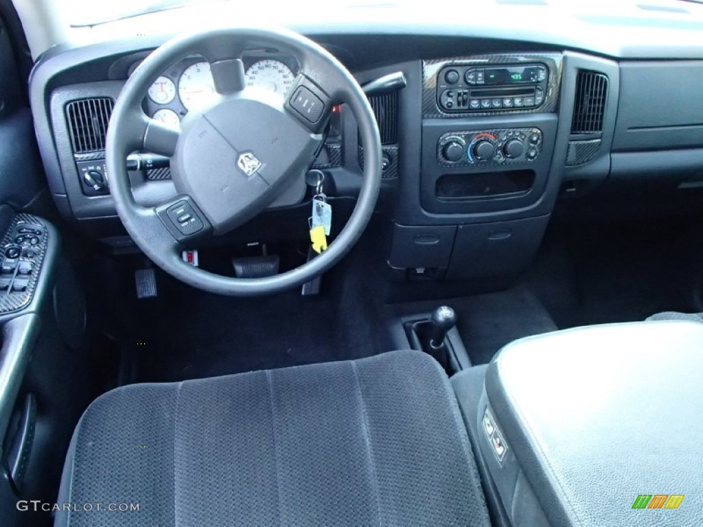 2004 Ram 2500 SLT Quad Cab 4x4 - Black / Dark Slate Gray photo #15
