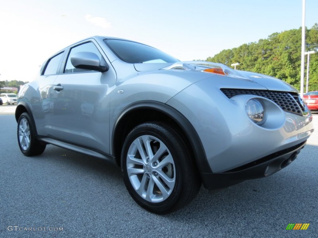 2012 Juke SL - Chrome Silver / Black/Red Leather/Silver Trim photo #7